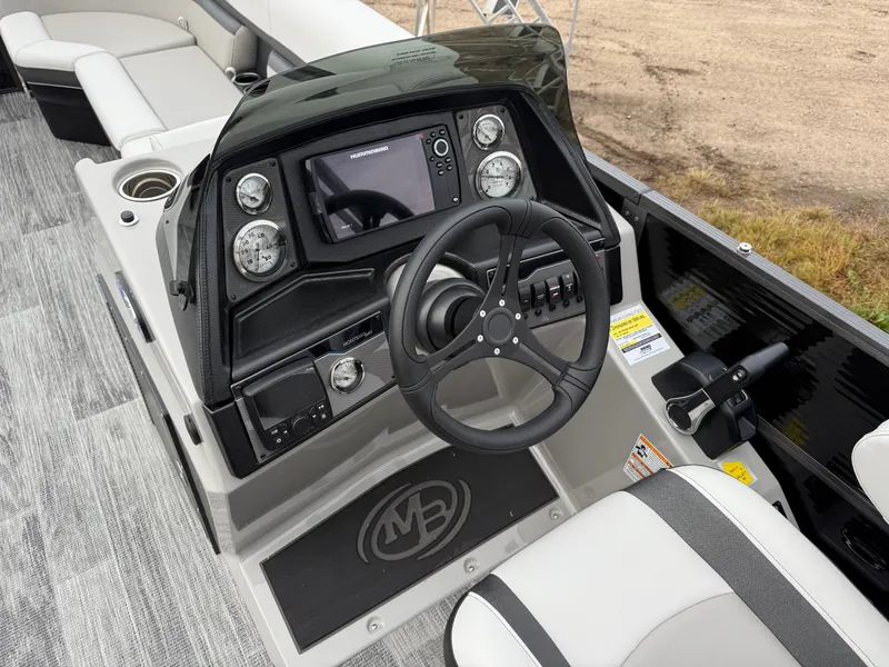 Slide: The Image of Montego Bay 150HP Quad Lounge 8522 Tritoon 2026 - 14