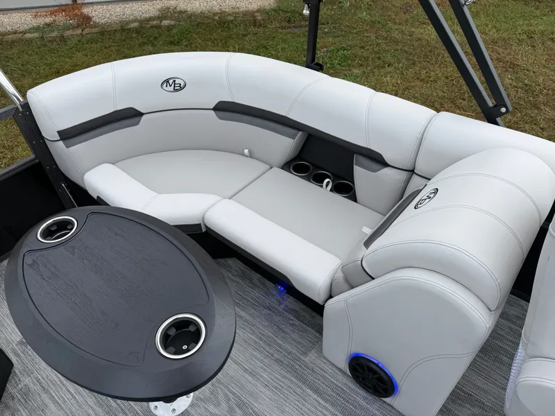 Slide: The Image of Montego Bay 150HP Quad Lounge 8522 Tritoon 2026 - 19