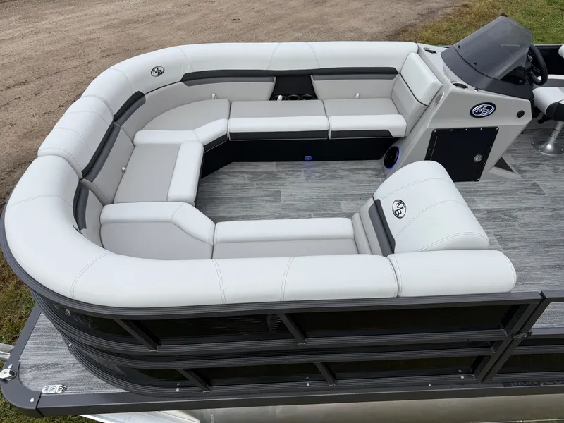 Slide: The Image of Montego Bay 150HP Quad Lounge 8522 Tritoon 2026 - 2
