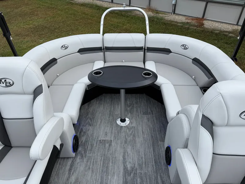 Slide: The Image of Montego Bay 150HP Quad Lounge 8522 Tritoon 2026 - 24