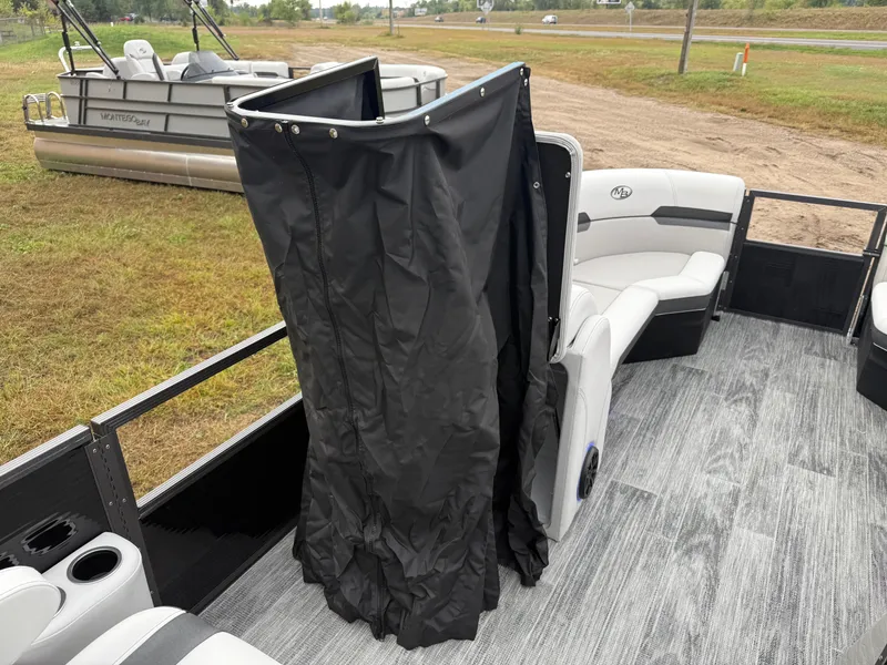 Slide: The Image of Montego Bay 150HP Quad Lounge 8522 Tritoon 2026 - 26