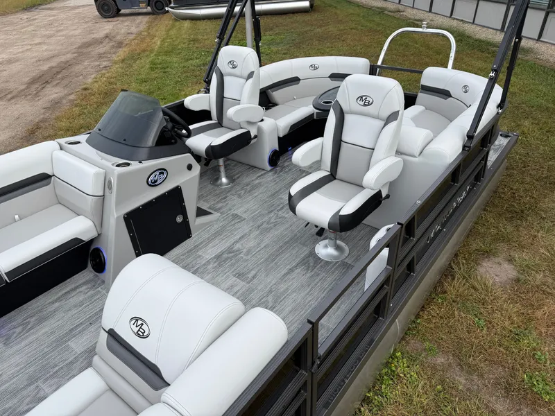 Slide: The Image of Montego Bay 150HP Quad Lounge 8522 Tritoon 2026 - 3