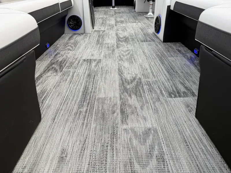 Slide: The Image of Montego Bay 150HP Quad Lounge 8522 Tritoon 2026 - 32