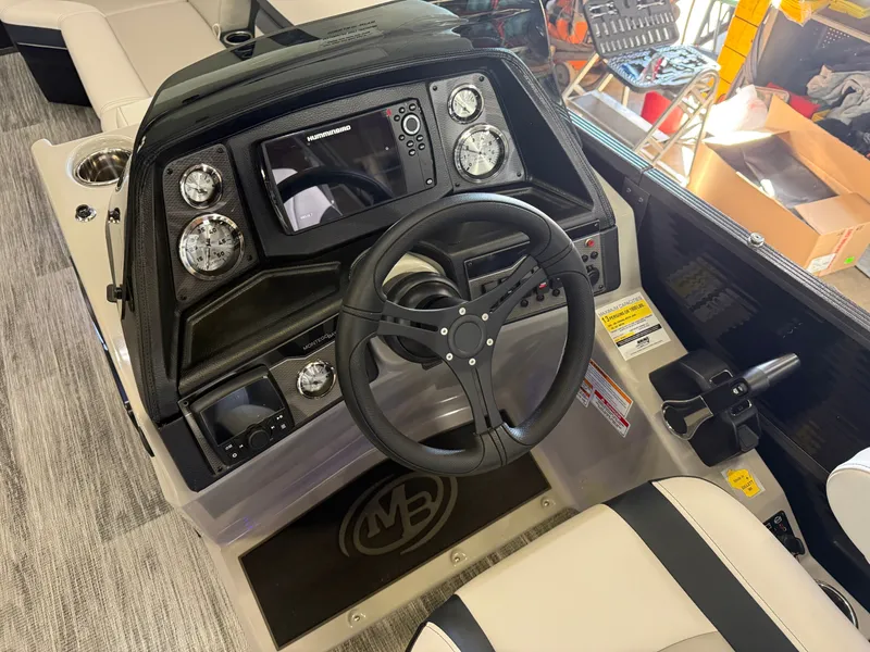 Slide: The Image of Montego Bay 150HP DL Quad Lounge 8522 Tritoon 2026 - 13