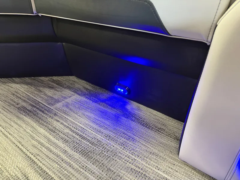 Slide: The Image of Montego Bay 150HP DL Quad Lounge 8522 Tritoon 2026 - 22