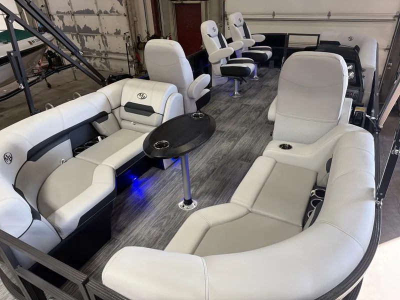 Slide: The Image of Montego Bay 150HP DL Quad Lounge 8522 Tritoon 2026 - 23