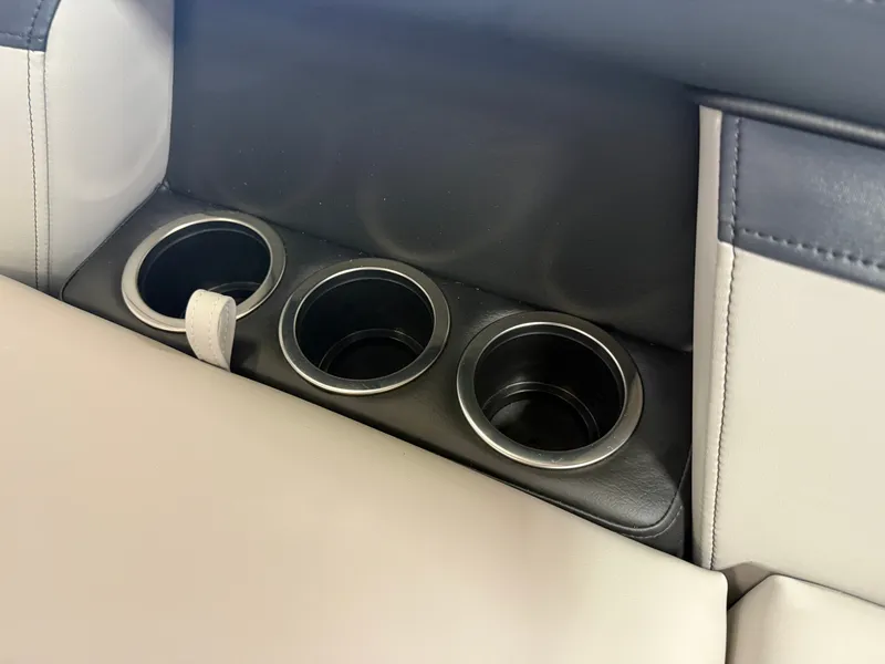 Slide: The Image of Montego Bay 150HP DL Quad Lounge 8522 Tritoon 2026 - 25