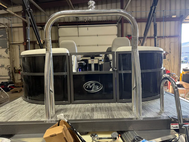 Slide: The Image of Montego Bay 150HP DL Quad Lounge 8522 Tritoon 2026 - 36