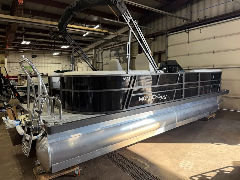 Slide: The Image of Montego Bay 150HP DL Quad Lounge 8522 Tritoon 2026 - 42