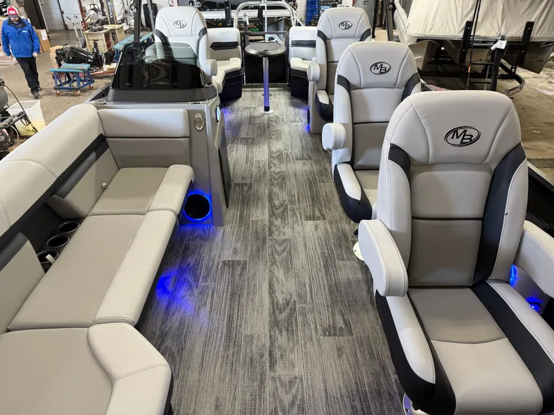 Slide: The Image of Montego Bay 150HP DL Quad Lounge 8522 Tritoon 2026 - 6