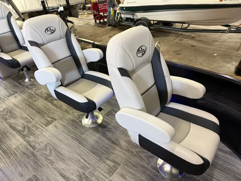 Slide: The Image of Montego Bay 150HP DL Quad Lounge 8522 Tritoon 2026 - 8