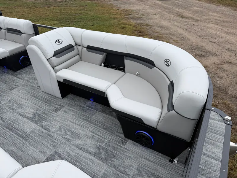 Slide: The Image of Montego Bay 150HP Fish & Cruise 8522 Tritoon 2026 - 10