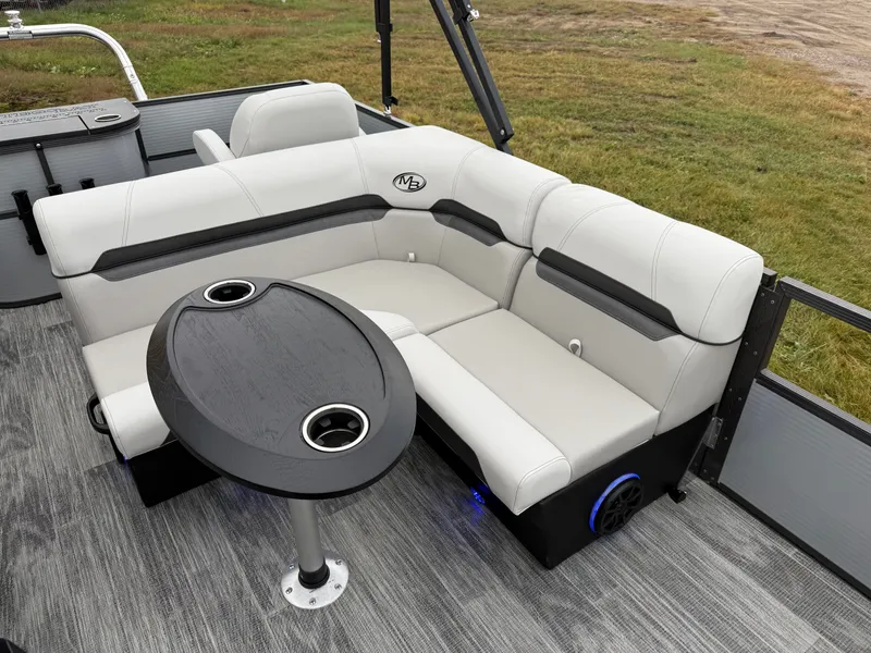 Slide: The Image of Montego Bay 150HP Fish & Cruise 8522 Tritoon 2026 - 12