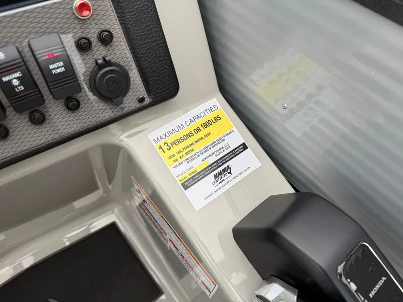 Slide: The Image of Montego Bay 150HP Fish & Cruise 8522 Tritoon 2026 - 17