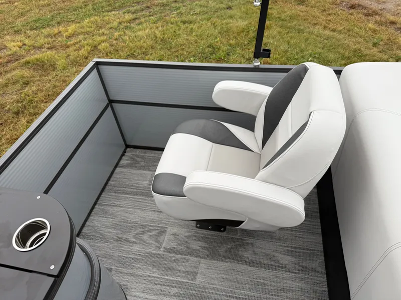 Slide: The Image of Montego Bay 150HP Fish & Cruise 8522 Tritoon 2026 - 18