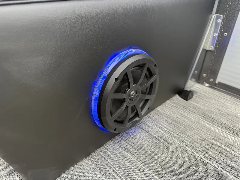 Slide: The Image of Montego Bay 150HP Fish & Cruise 8522 Tritoon 2026 - 28