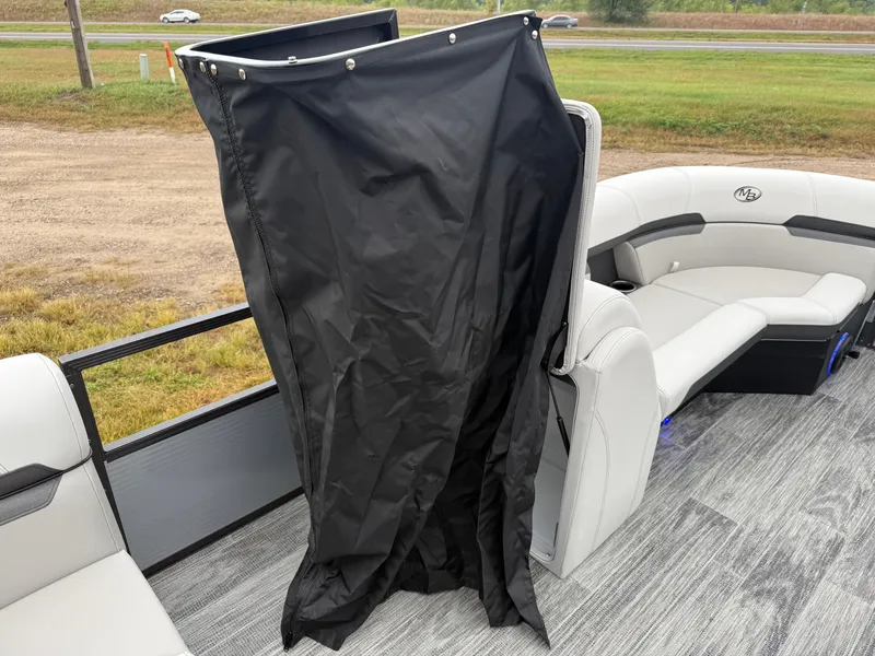 Slide: The Image of Montego Bay 150HP Fish & Cruise 8522 Tritoon 2026 - 29