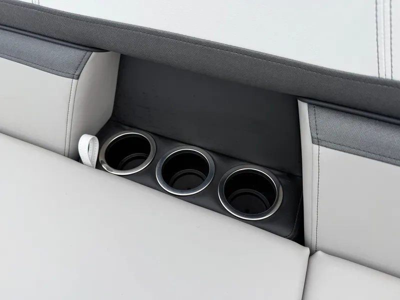 Slide: The Image of Montego Bay 150HP Fish & Cruise 8522 Tritoon 2026 - 32