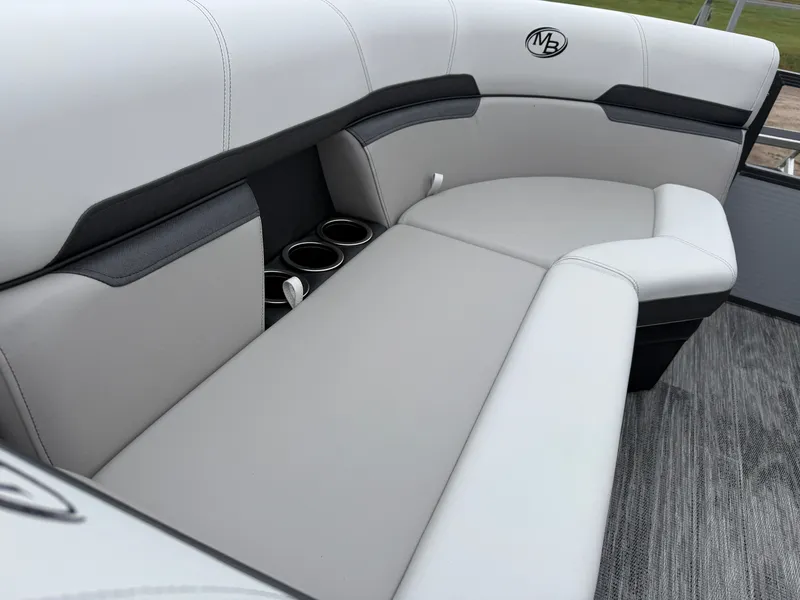 Slide: The Image of Montego Bay 150HP Fish & Cruise 8522 Tritoon 2026 - 33