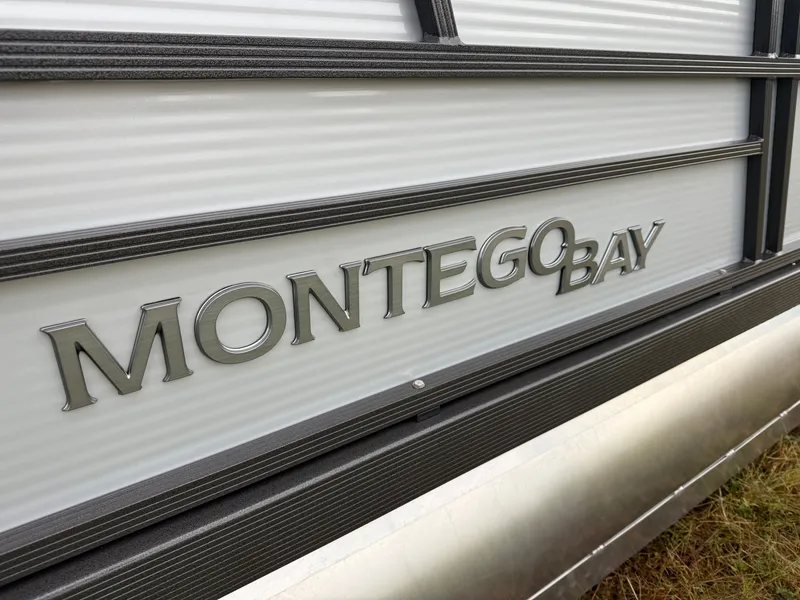 Slide: The Image of Montego Bay 150HP Fish & Cruise 8522 Tritoon 2026 - 41