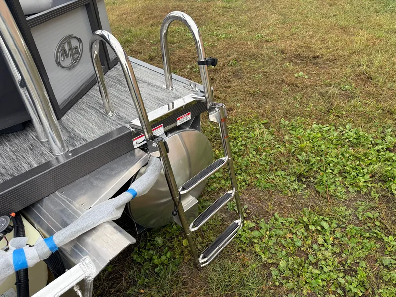 Slide: The Image of Montego Bay 150HP Fish & Cruise 8522 Tritoon 2026 - 46