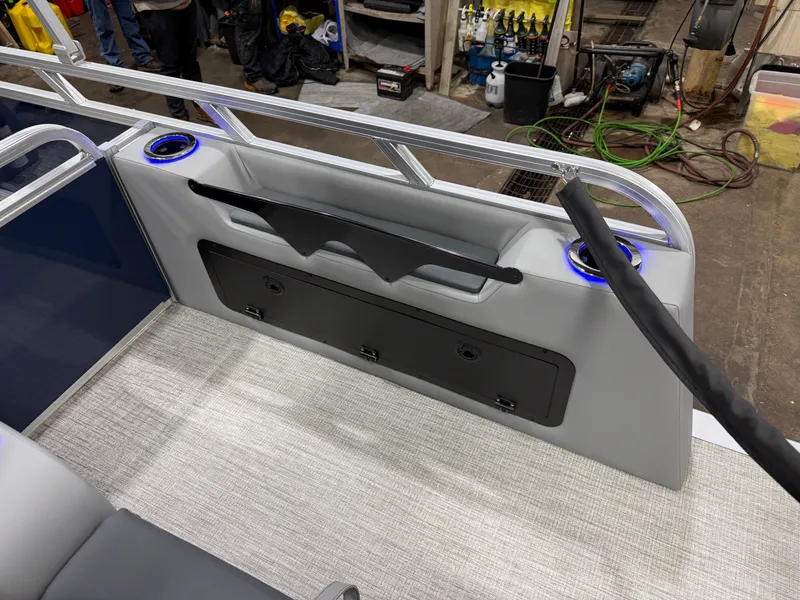 Slide: The Image of Tahoe LTZ 200HP VRB 2385 Swingback Tritoon 2026 - 25