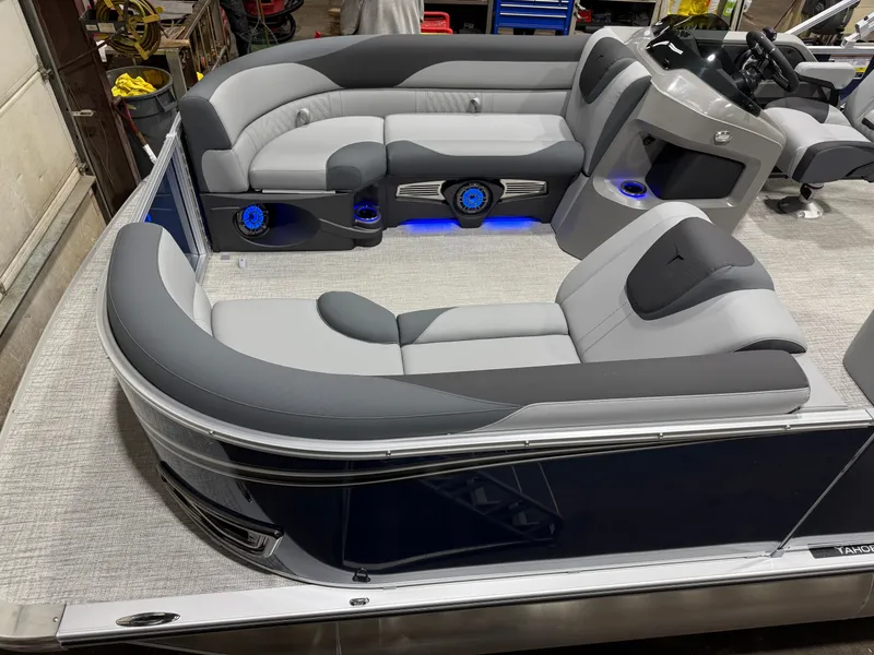 Slide: The Image of Tahoe LTZ 200HP VRB 2385 Swingback Tritoon 2026 - 3