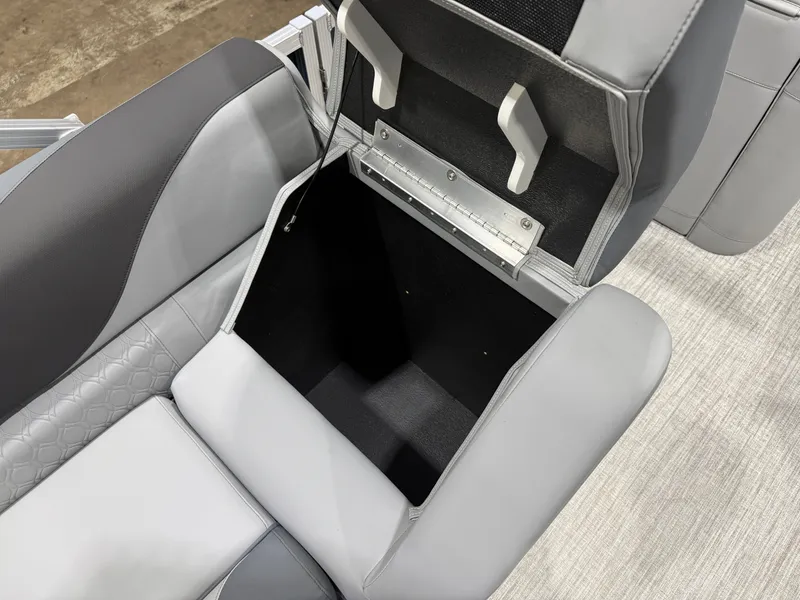 Slide: The Image of Tahoe LTZ 200HP VRB 2385 Swingback Tritoon 2026 - 30