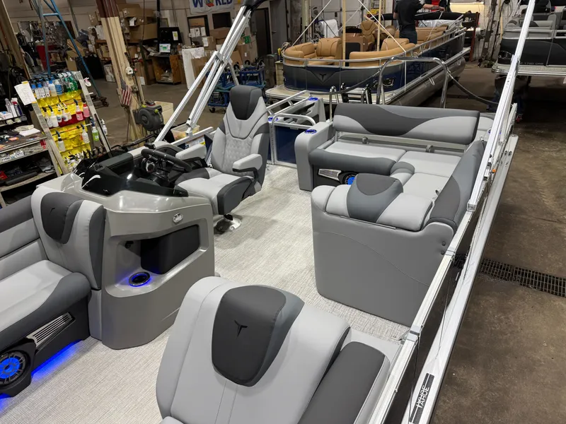 Slide: The Image of Tahoe LTZ 200HP VRB 2385 Swingback Tritoon 2026 - 4