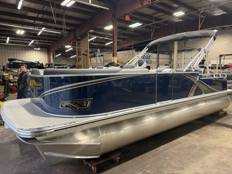 Slide: The Image of Tahoe LTZ 200HP VRB 2385 Swingback Tritoon 2026 - 42