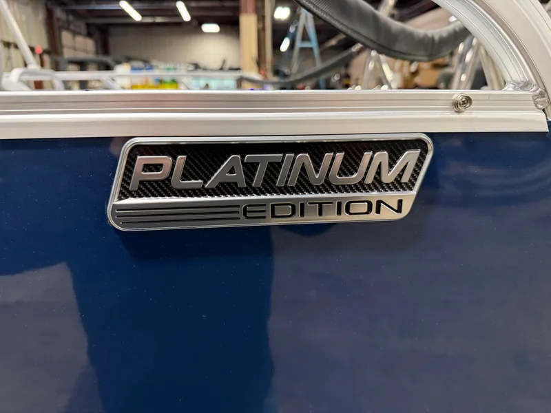 Slide: The Image of Tahoe LTZ 200HP VRB 2385 Swingback Tritoon 2026 - 45