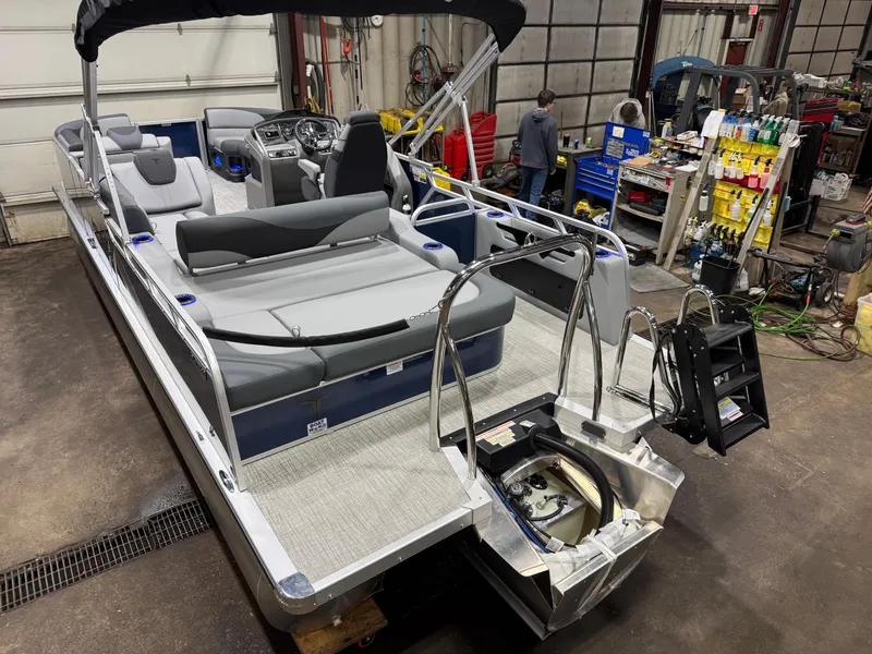 Slide: The Image of Tahoe LTZ 200HP VRB 2385 Swingback Tritoon 2026 - 54