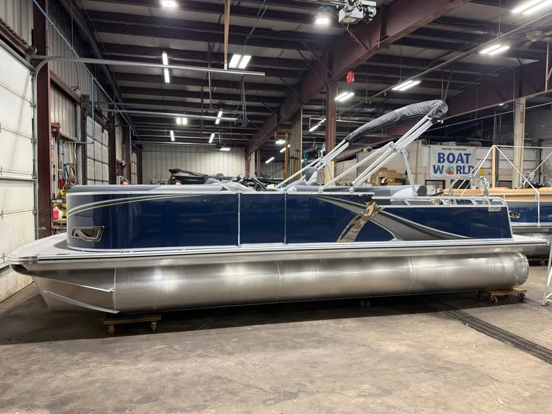 Slide: The Image of Tahoe LTZ 200HP VRB 2385 Swingback Tritoon 2026 - 55