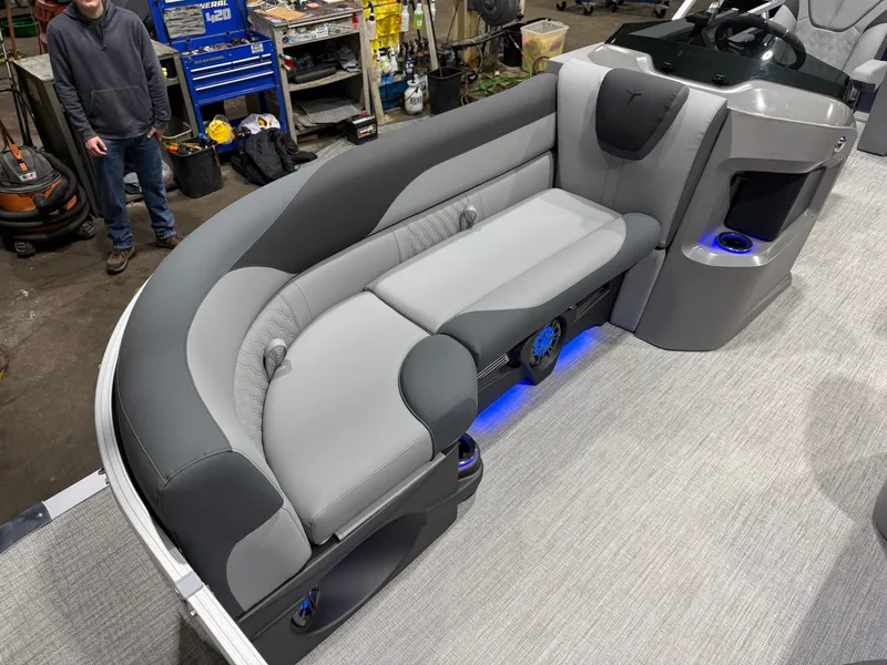 Slide: The Image of Tahoe LTZ 200HP VRB 2385 Swingback Tritoon 2026 - 7