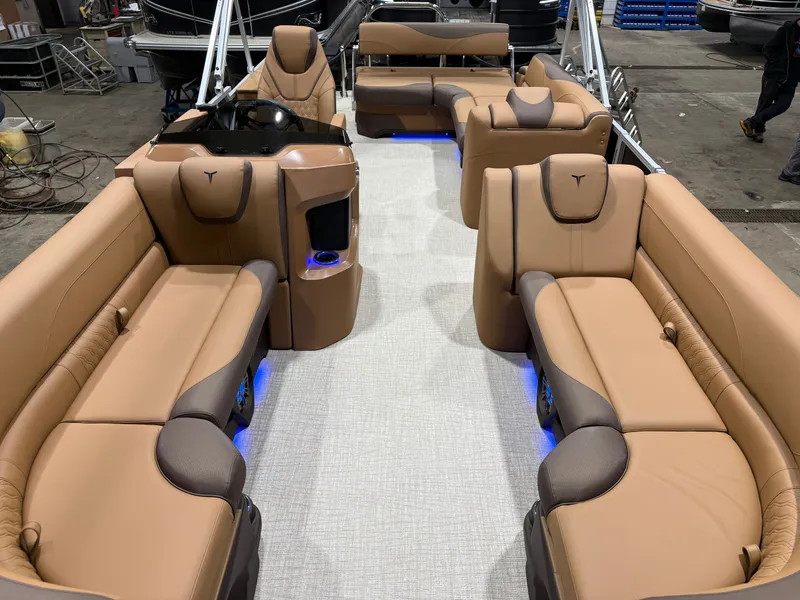The Image of Tahoe LTZ 200HP CRB 2385 Cruise Rear Bench Tritoon 2026 - 1
