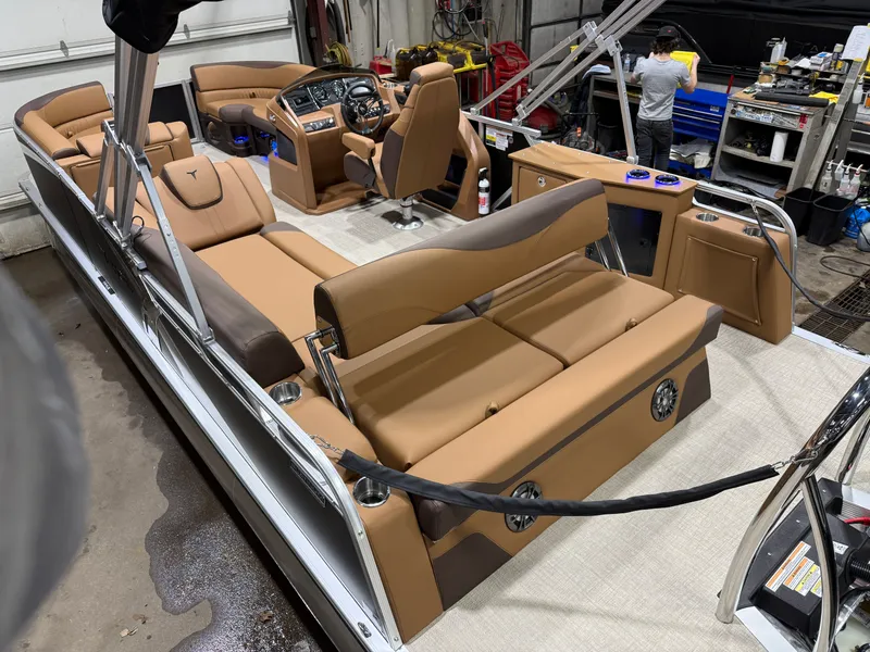 Slide: The Image of Tahoe LTZ 200HP CRB 2385 Cruise Rear Bench Tritoon 2026 - 39