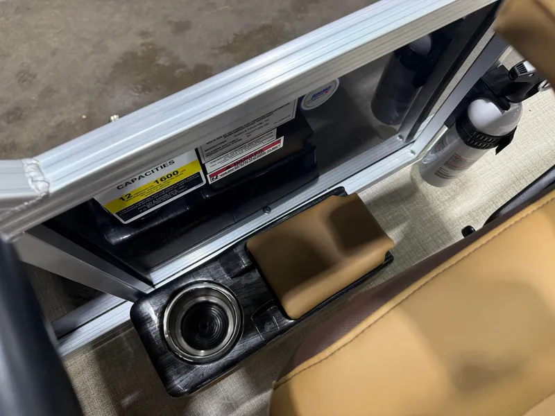 Slide: The Image of Tahoe Sport 200HP VRB 2385 Swingback Tritoon 2026 - 14