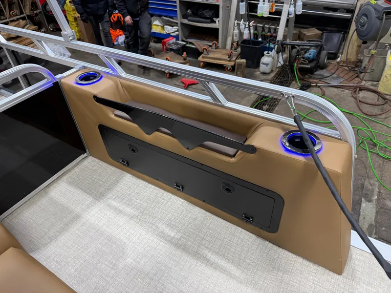 Slide: The Image of Tahoe Sport 200HP VRB 2385 Swingback Tritoon 2026 - 21