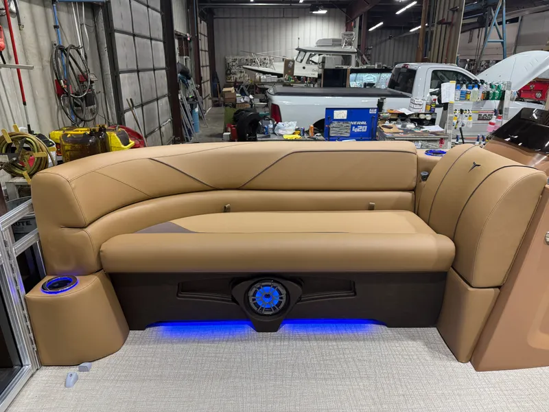 Slide: The Image of Tahoe Sport 200HP VRB 2385 Swingback Tritoon 2026 - 28