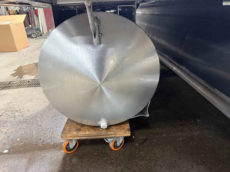 Slide: The Image of Tahoe Sport 200HP VRB 2385 Swingback Tritoon 2026 - 40