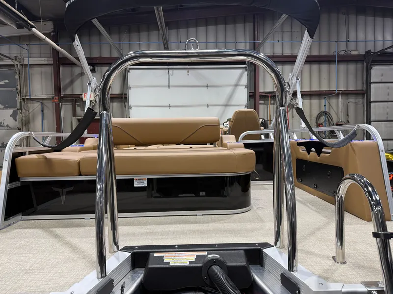 Slide: The Image of Tahoe Sport 200HP VRB 2385 Swingback Tritoon 2026 - 43