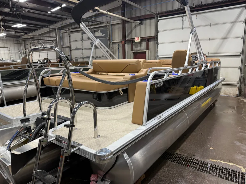 Slide: The Image of Tahoe Sport 200HP VRB 2385 Swingback Tritoon 2026 - 45