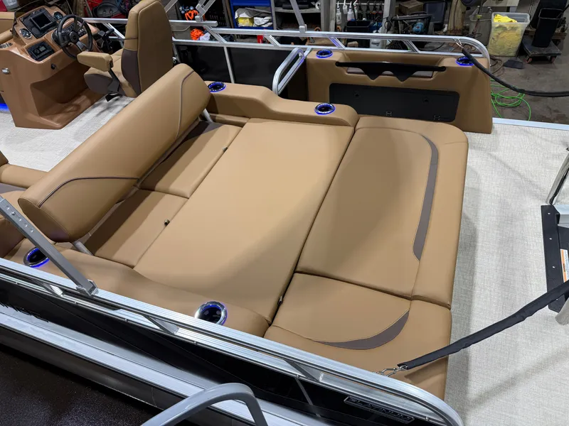 Slide: The Image of Tahoe Sport 200HP VRB 2385 Swingback Tritoon 2026 - 5