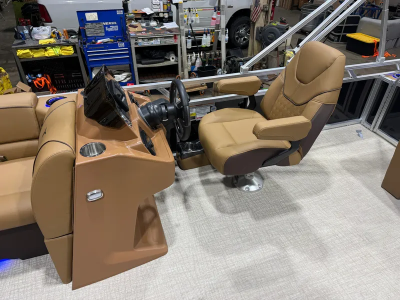 Slide: The Image of Tahoe Sport 200HP VRB 2385 Swingback Tritoon 2026 - 9