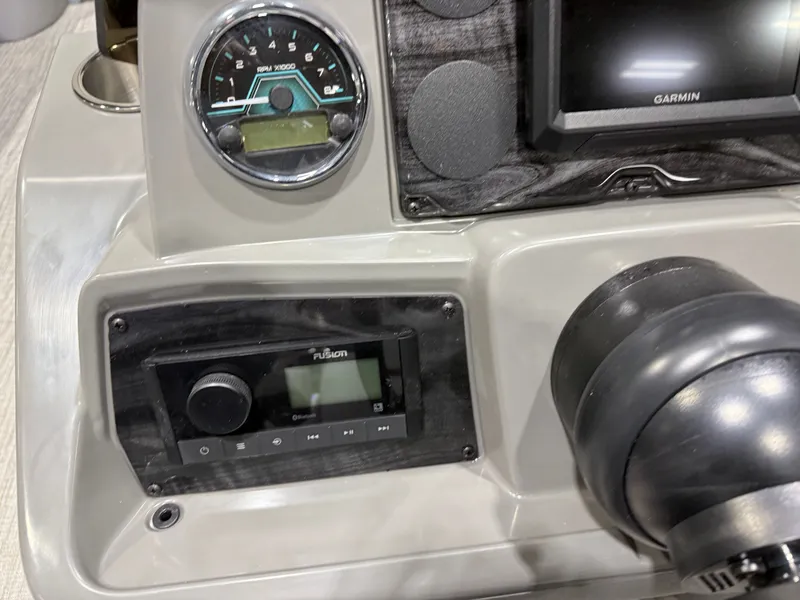 Slide: The Image of Tahoe Sport 200HP VRB 2385 Swingback Tritoon 2026 - 12