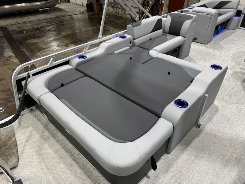 Slide: The Image of Tahoe Sport 200HP VRB 2385 Swingback Tritoon 2026 - 18