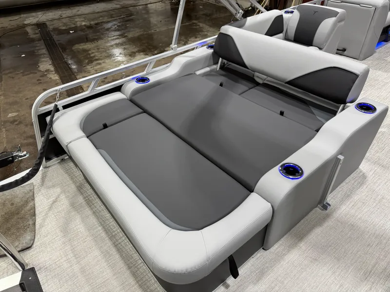 Slide: The Image of Tahoe Sport 200HP VRB 2385 Swingback Tritoon 2026 - 19