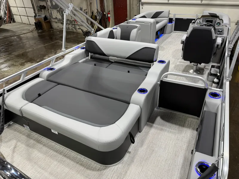 Slide: The Image of Tahoe Sport 200HP VRB 2385 Swingback Tritoon 2026 - 21