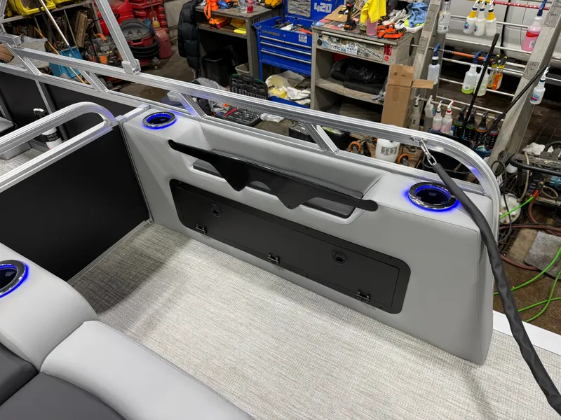 Slide: The Image of Tahoe Sport 200HP VRB 2385 Swingback Tritoon 2026 - 22