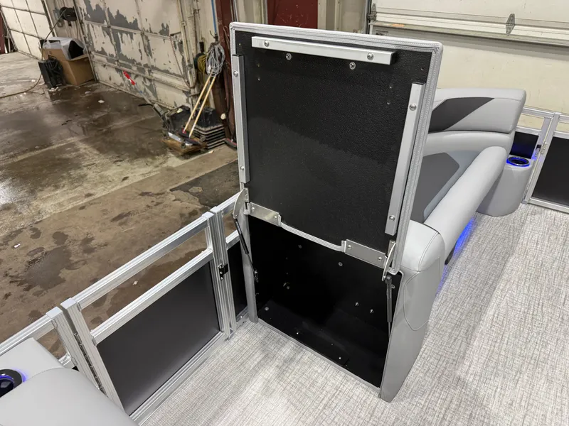 Slide: The Image of Tahoe Sport 200HP VRB 2385 Swingback Tritoon 2026 - 28